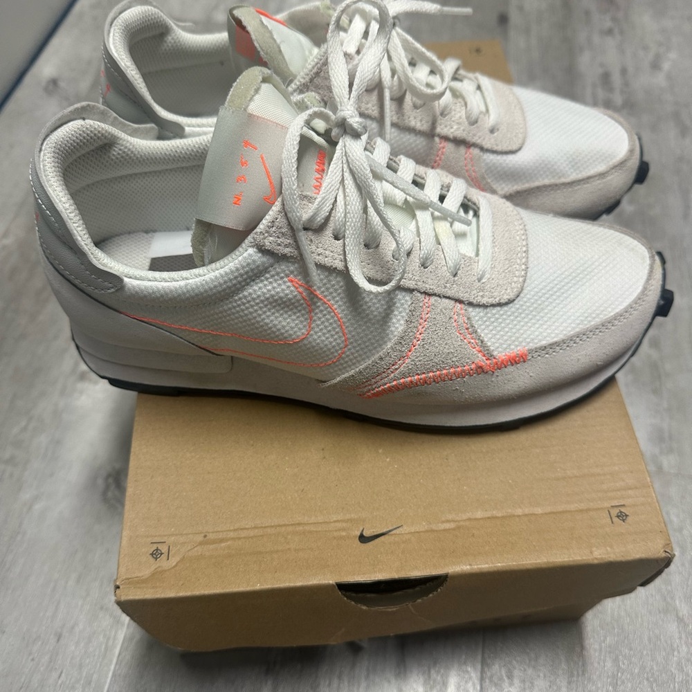 Nike Women's Sneakers in White and Orange